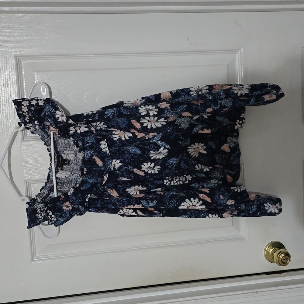 INC size S, NWT,cold shoulder long sleeve top
